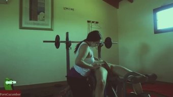 लंड पर प्रशिक्षण gymadr00134