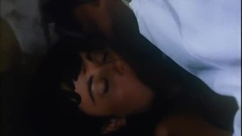 अनीता अंधेरे, अद्भुत मोती के साथ एक असली गीला बिल्ली है ।