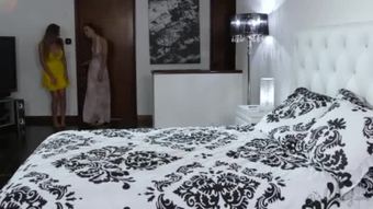 ट्विनिंग 2-मेलिसा मूर, कैपरी एंडरसन