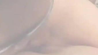 Kayla gobbles नीचे एक लोहे की छड़