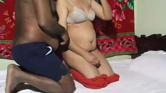 देसी भारतीय जोड़ी कमबख्त बेडरूम